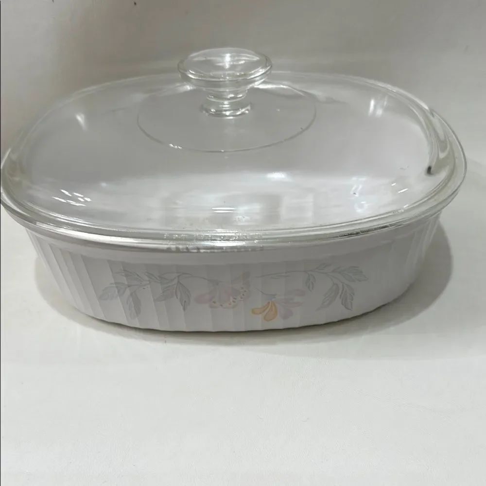 Corningware Pink Trio French White Ribbed Oval Cookware & Lid 2 1/2 Quart 2.8 L